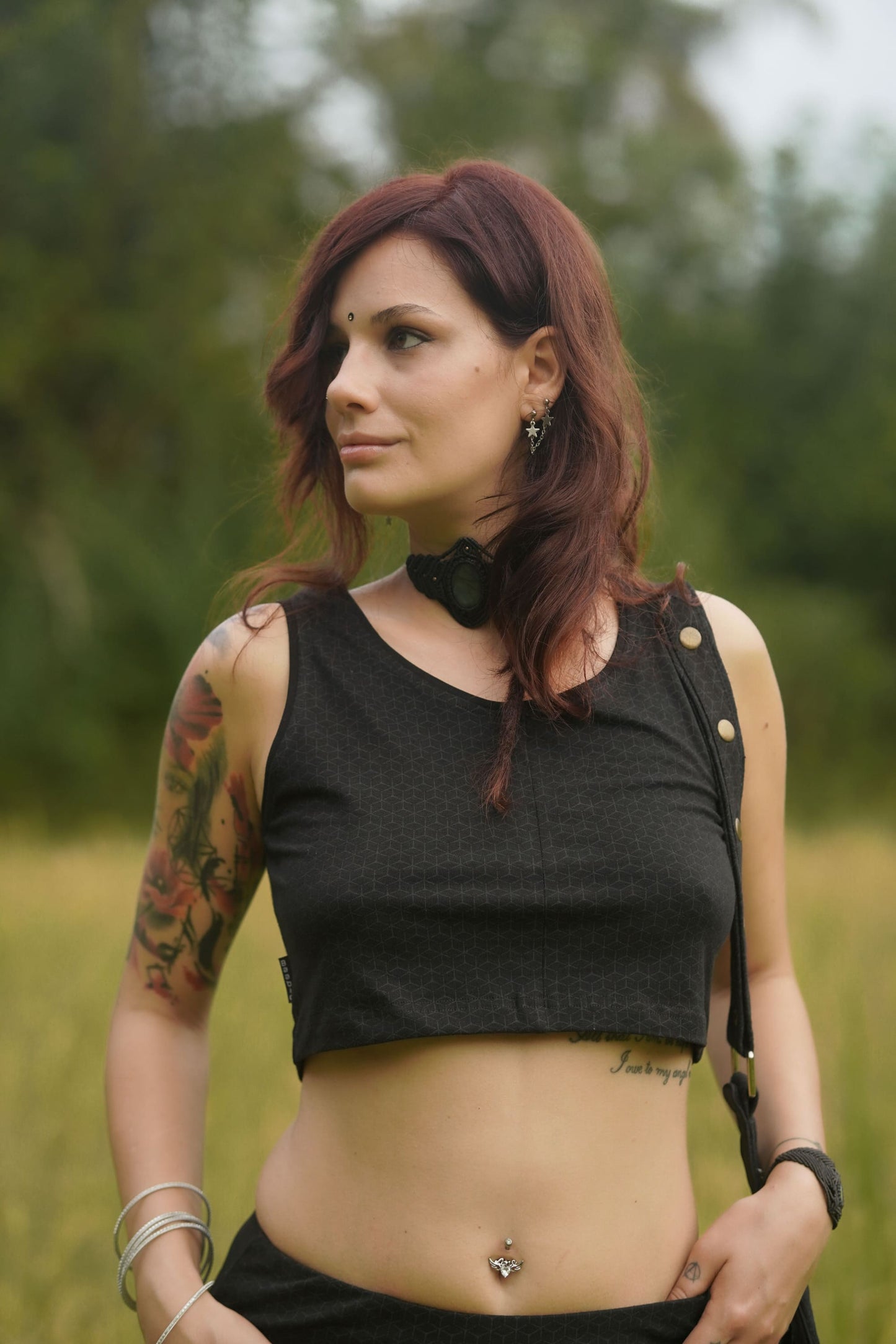 Abstract Knot - Women's Sleeveless Crop Tops