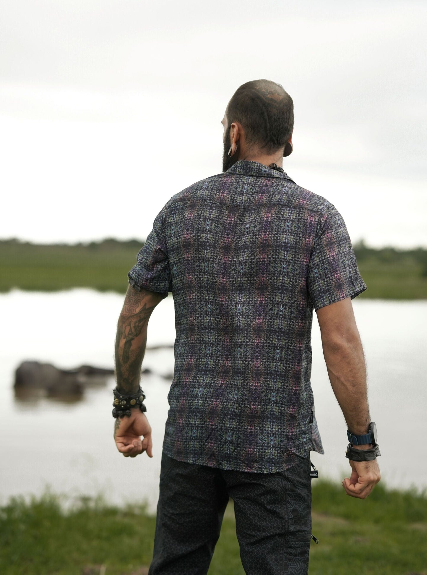 EQUILIBRIUM psychedelic bamboo shirt for men with fractal pattern – back view