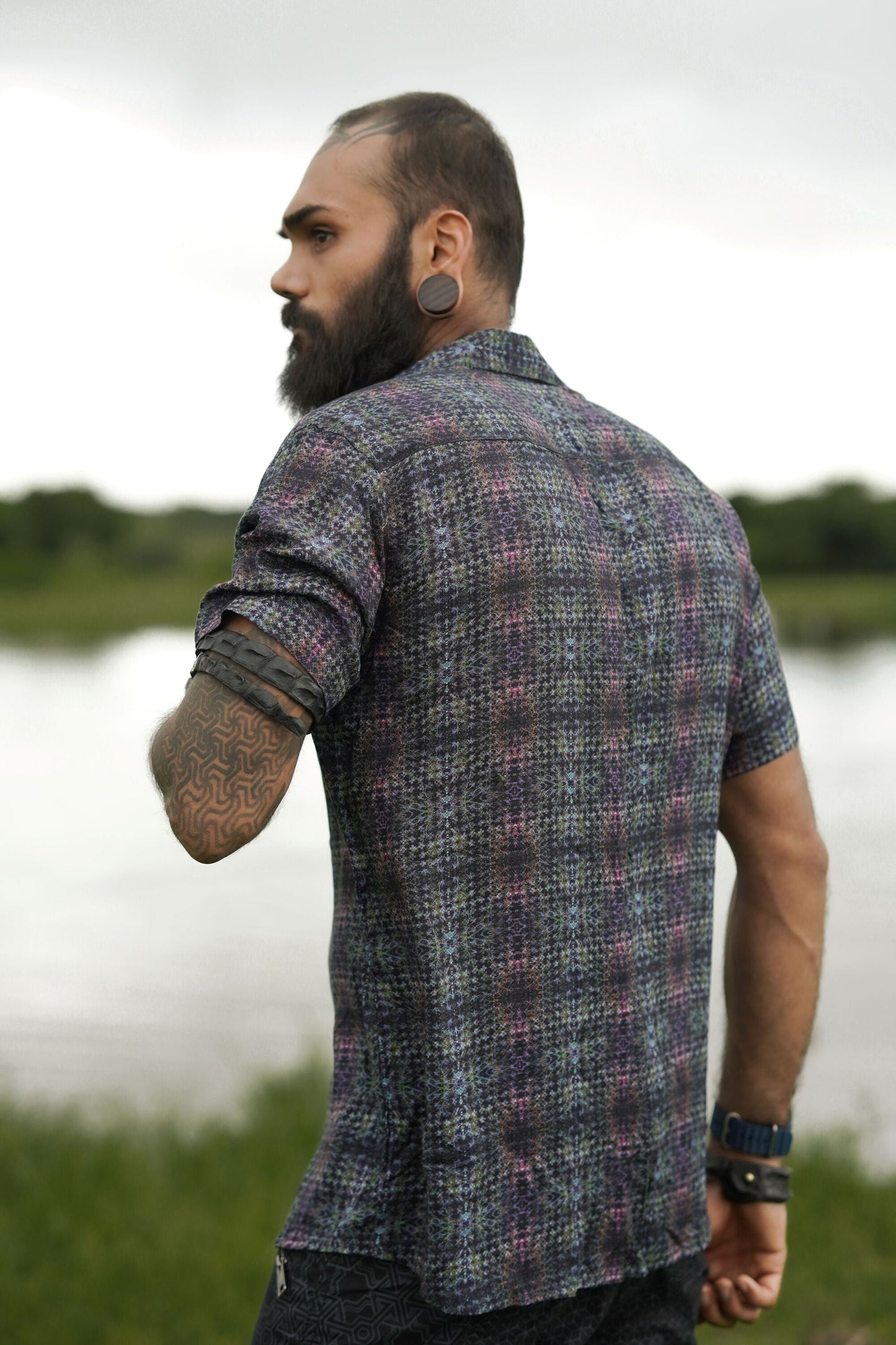 Men’s bamboo shirt with psychedelic fractal print – EQUILIBRIUM back detail