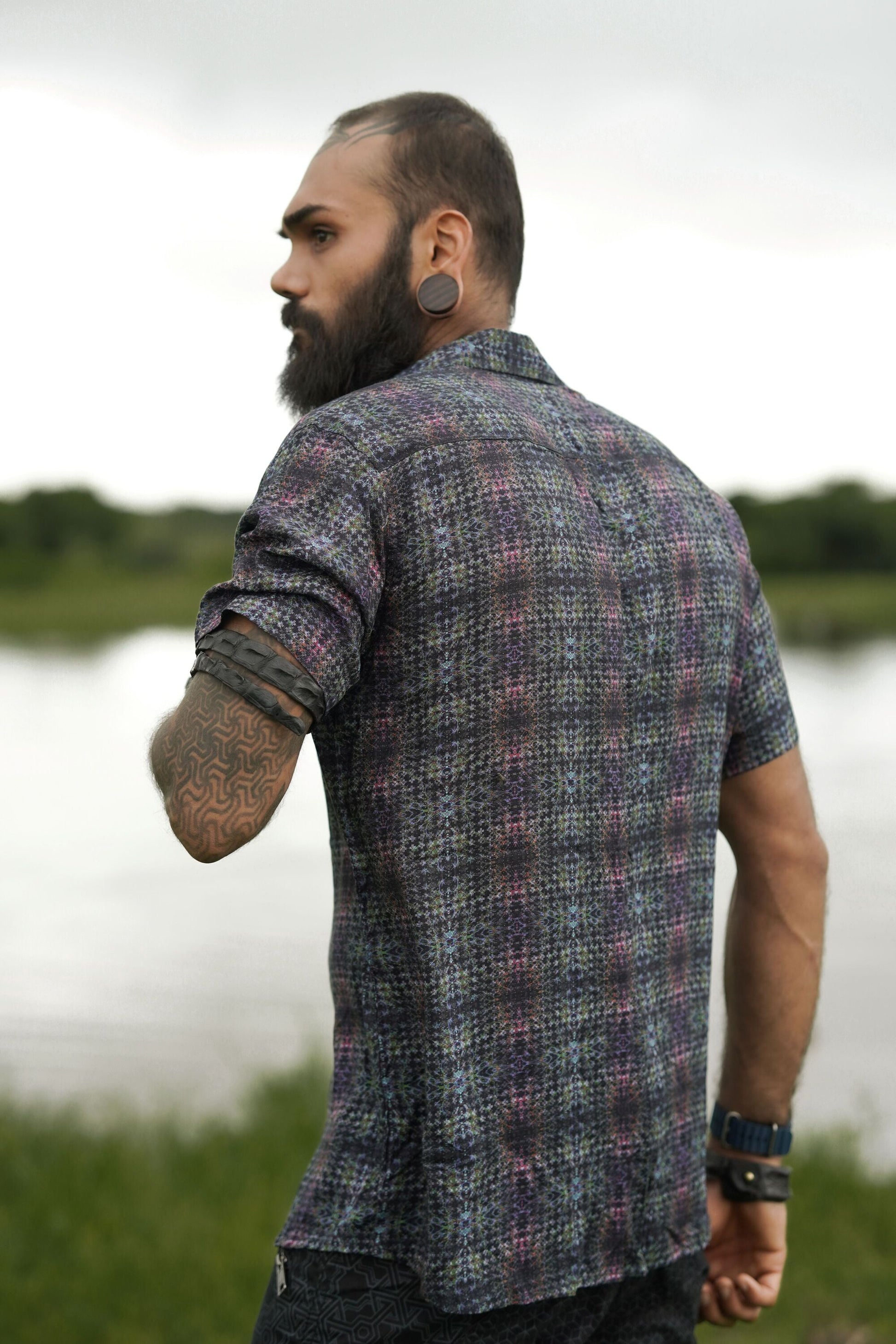 Men’s bamboo shirt with psychedelic fractal print – EQUILIBRIUM back detail