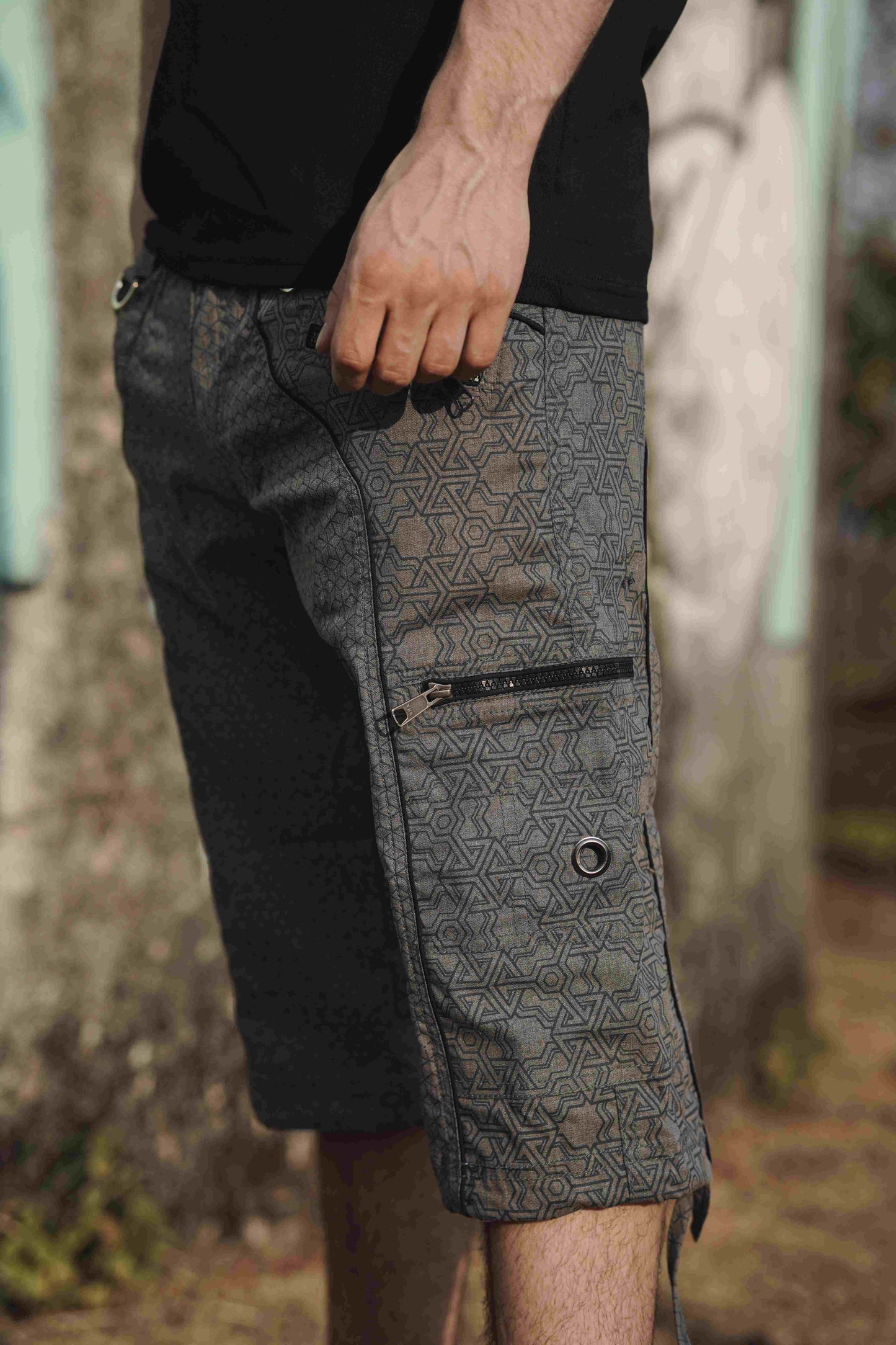 off grey 3/4 cargo shorts men with YKK zipper cargo pocket