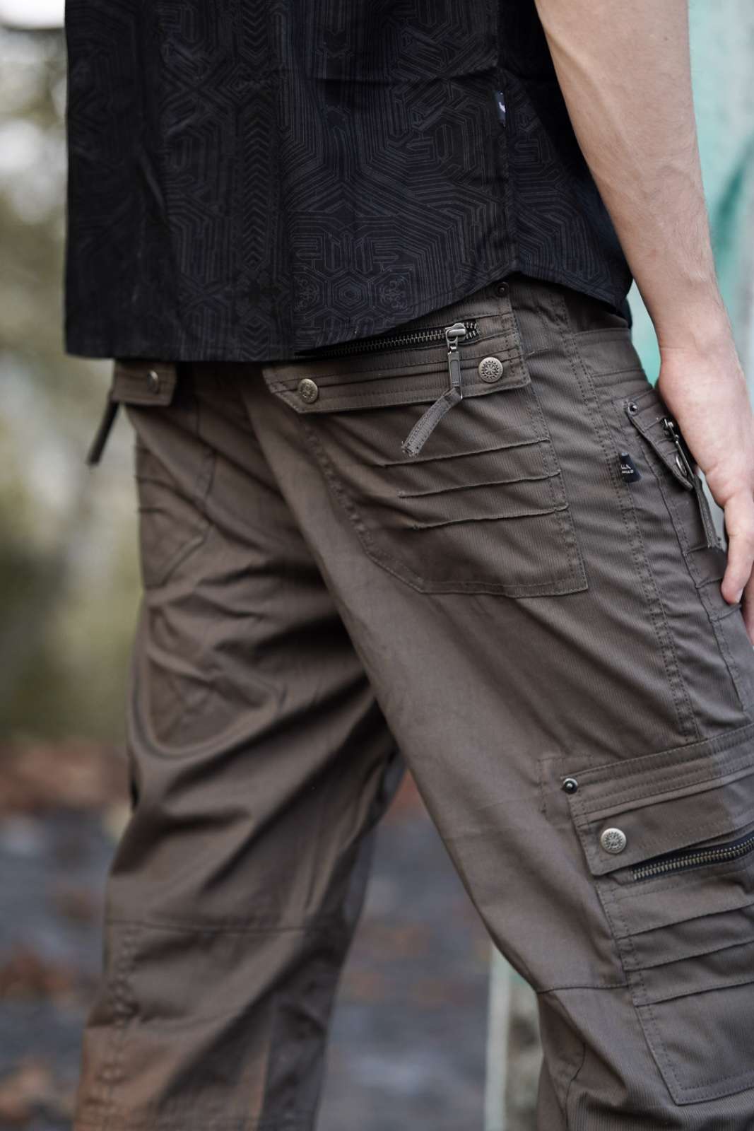 streetwear khaki three quarter cargo shorts