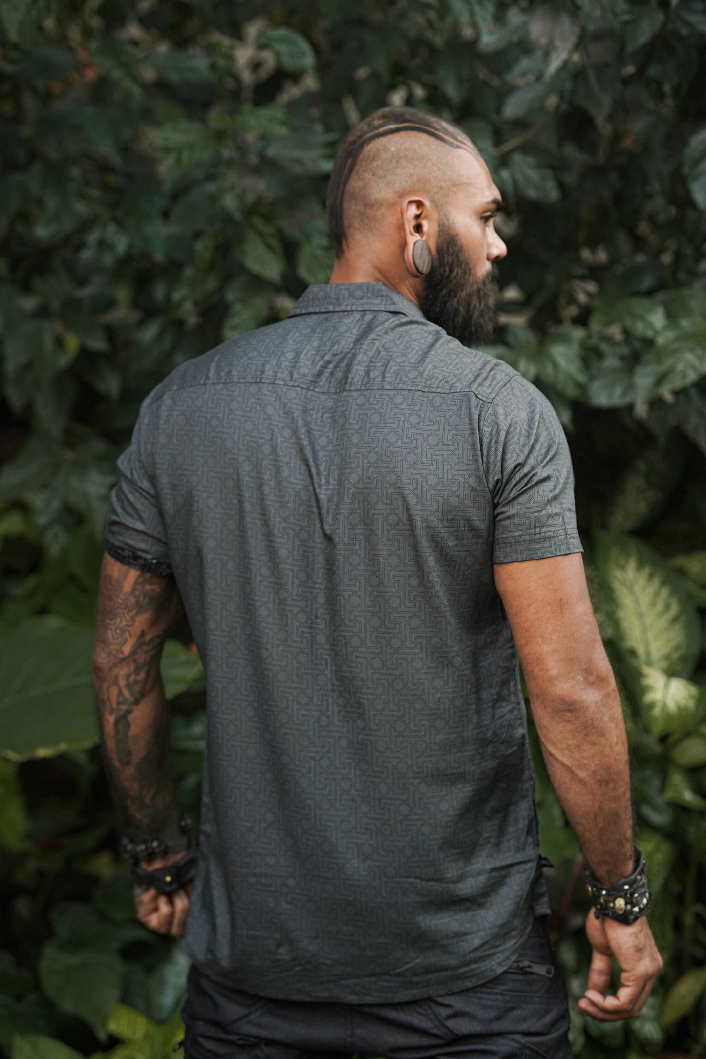 Sacred geometry shirt in grey viscose – back design and fit