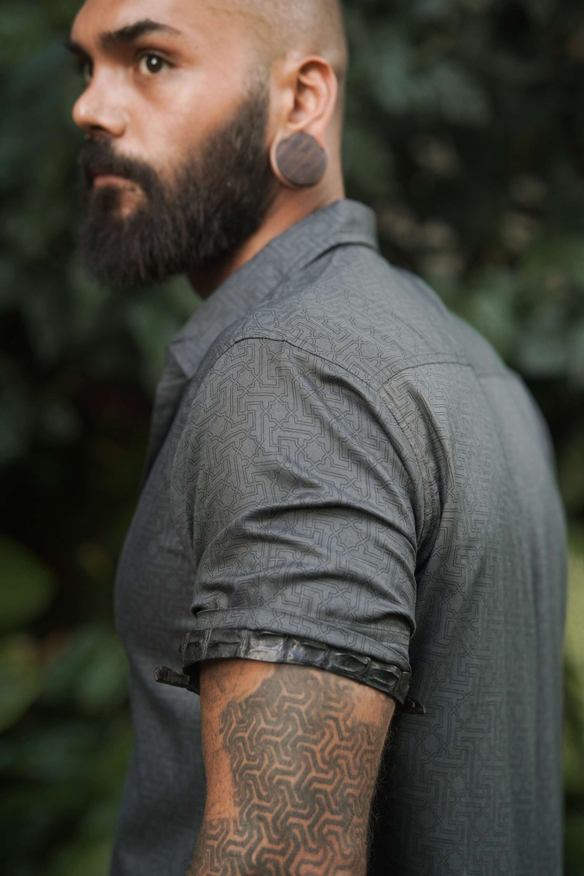Printed festival shirt for men with tribal necklace – styled shot